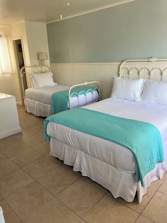 Traditional Room | 1 bedroom, individually decorated, individually furnished, desk