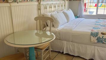 Habitación clásica | 1 habitación, decoración personalizada, muebles diferentes y escritorio