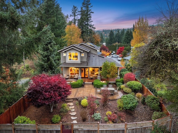 Exterior - Poppyrosa Estate with mountain views minutes from Seattle, Bellevue, Sea-Tac (Issaquah)