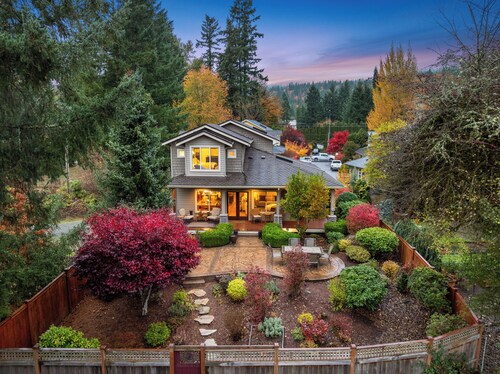 Poppyrosa Estate with mountain views minutes from Seattle, Bellevue, Sea-Tac