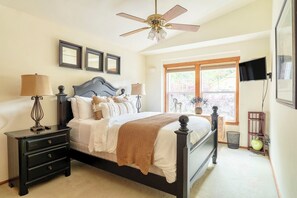 4 bedrooms, desk, iron/ironing board, free WiFi