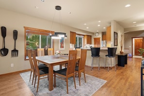 Dining - Poppyrosa Estate with mountain views minutes from Seattle, Bellevue, Sea-Tac (Issaquah)