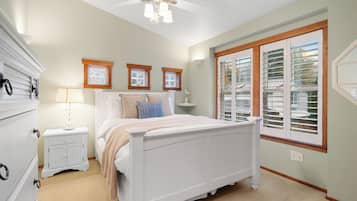 4 bedrooms, desk, iron/ironing board, free WiFi