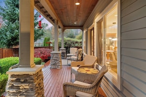 Terrace/patio - Poppyrosa Estate with mountain views minutes from Seattle, Bellevue, Sea-Tac (Issaquah)