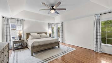 5 bedrooms, desk, iron/ironing board, travel cot