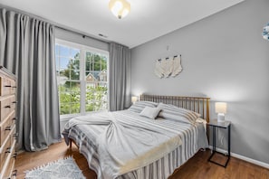 5 bedrooms, desk, iron/ironing board, travel cot