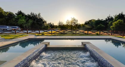 Shared Outdoor Pool & Patio: Whitney Retreat!