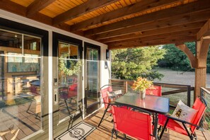 Outdoor dining - Outdoor Pool & Patio: Quiet Whitney Retreat! (Whitney)