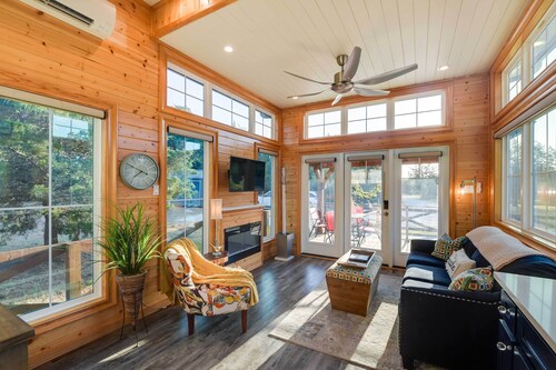 Outdoor Pool & Patio: Quiet Whitney Retreat!