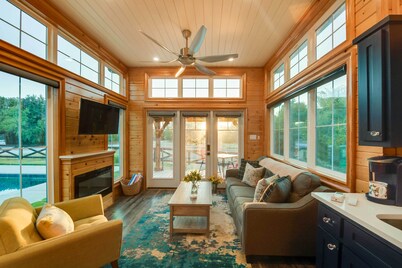 ~ 11 Mi to Lake Whitney: Tree-Lined Cabin w/ Deck