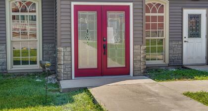 2 Mi to Main St: Newton Guest House