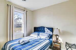 2 habitaciones, escritorio, tabla de planchar con plancha y wifi