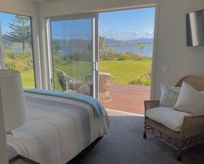 1 bedroom, premium bedding, down duvets, pillow-top beds - The Matarangi B & B (Matarangi)