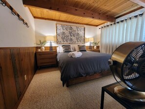 4 bedrooms, iron/ironing board, free WiFi, bed sheets