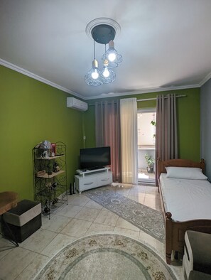 1 bedroom, iron/ironing board, WiFi, bed sheets - Stay in Heart of Tirana (Tiranë)