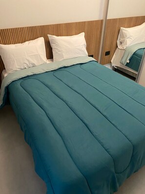 1 quarto, Wi-Fi de cortesia, roupa de cama
