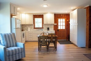 Fridge, microwave, oven, stovetop - Quaint Knotty Pine - tranquil getaway (Shermans Dale)