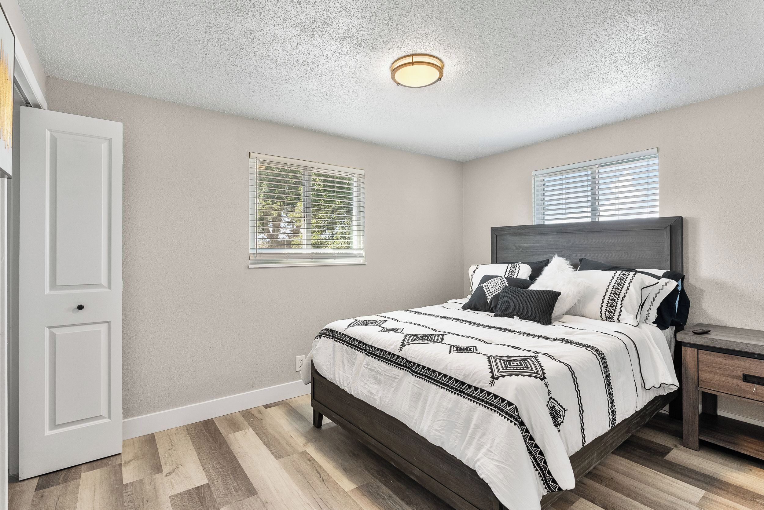 2 Schlafzimmer, Schreibtisch, Bügeleisen/Bügelbrett, WLAN