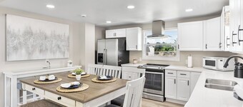 Remodeled  and Furnished Home/Near Stores/6 guests