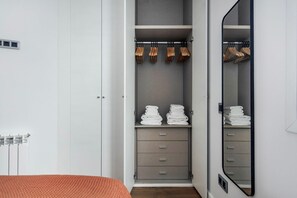 3 chambres, fer et planche à repasser, Wi-Fi, draps fournis