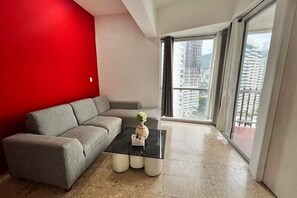 Living area - Bonito Departamento a pie de Playa con Vista al mar en Condominio la Palapa (Acapulco de Juárez)