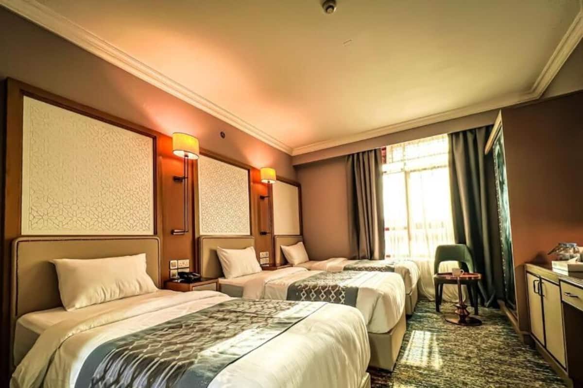 Quadrupla Standard | Una scrivania, Wi-Fi gratuito, lenzuola