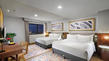 Family Suite | Seprai premium, brankas, meja kerja, dan kedap suara