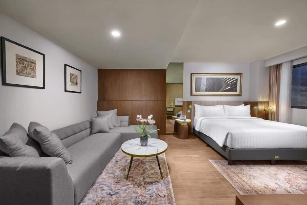Premium bedding, in-room safe, desk, soundproofing