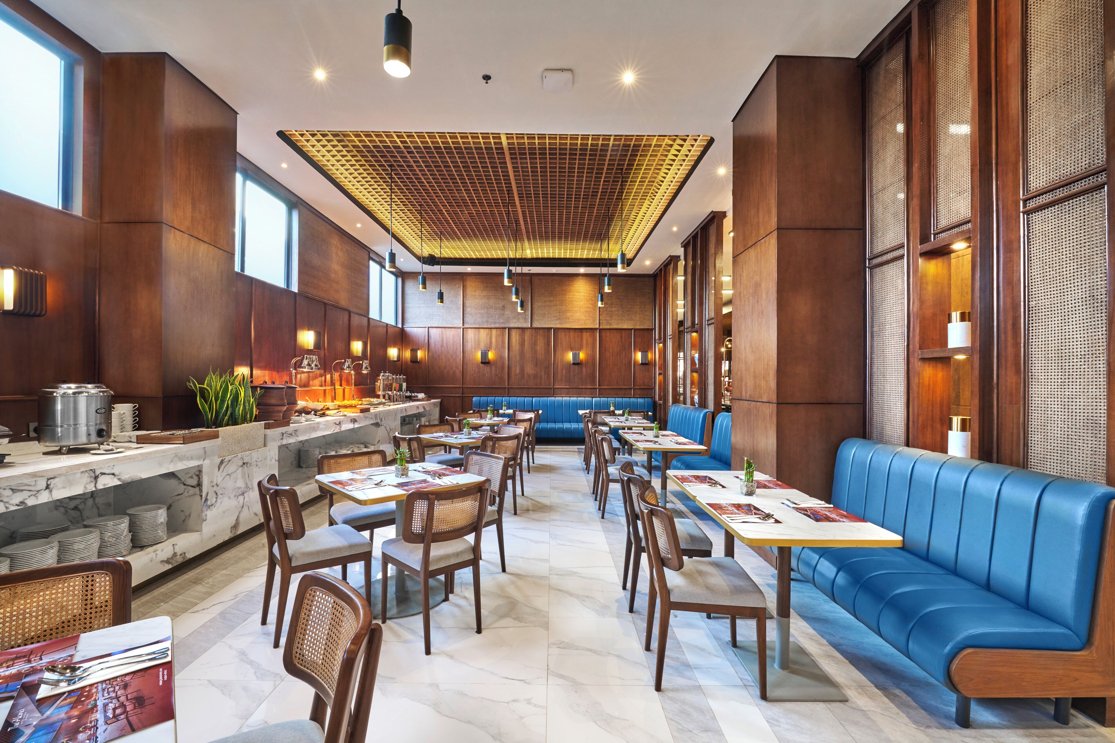 Sarapan prasmanan setiap hari (IDR 125000 per orang)