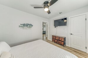 2 bedrooms, iron/ironing board, WiFi, bed sheets