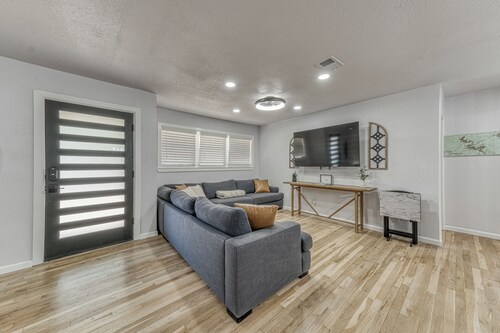 Keep it simple at this peaceful and centrally located house.