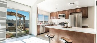 15min from strip 3bdrm 2bath