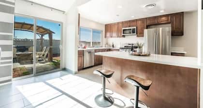 15min from strip 3bdrm 2bath