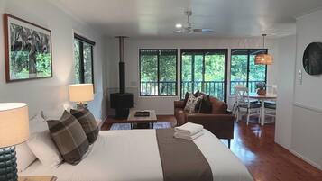 2 bedrooms, iron/ironing board, free WiFi, bed sheets