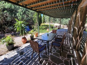 Outdoor dining - Eco-Friendly Villa - Hot Tub, Forest & Sea Access (Mastihari)