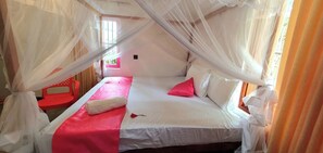 3 habitaciones, tabla de planchar con plancha, wifi y ropa de cama 