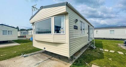 2br-sleeps6-wifi-freeparking-holidaypark