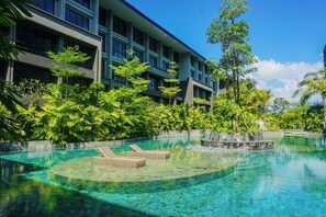 2 piscines extérieures