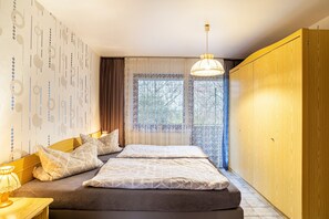 1 bedroom, free WiFi, bed sheets - Vacation apartment, 52 sqm, 1 bedroom, 1 living/bedroom, max. 4 persons (Künzelsau)