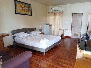 1 bedroom, bed sheets - Thai Ngam Palace Hotel (Kaeng Khlo)