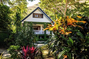 Premium bedding, free minibar, in-room safe, laptop workspace - Waya Island Resort - Adults Only (Waya Island)