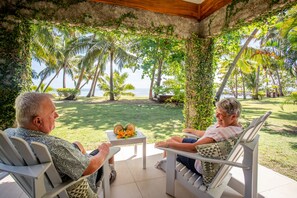 Deluxe-Doppelzimmer, 1 King-Bett, Nichtraucher, Meerblick | Terrasse/Patio