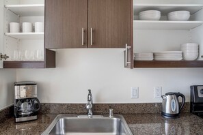 Réfrigérateur, micro-ondes, four, lave-vaisselle