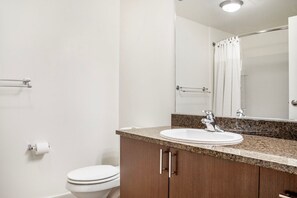 Sèche-cheveux, serviettes fournies