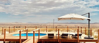 360 Views with pool and spa â Walking distance to the Park!