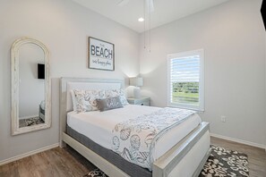 3 多间卧室、熨斗/熨衣板、上网接入、床单