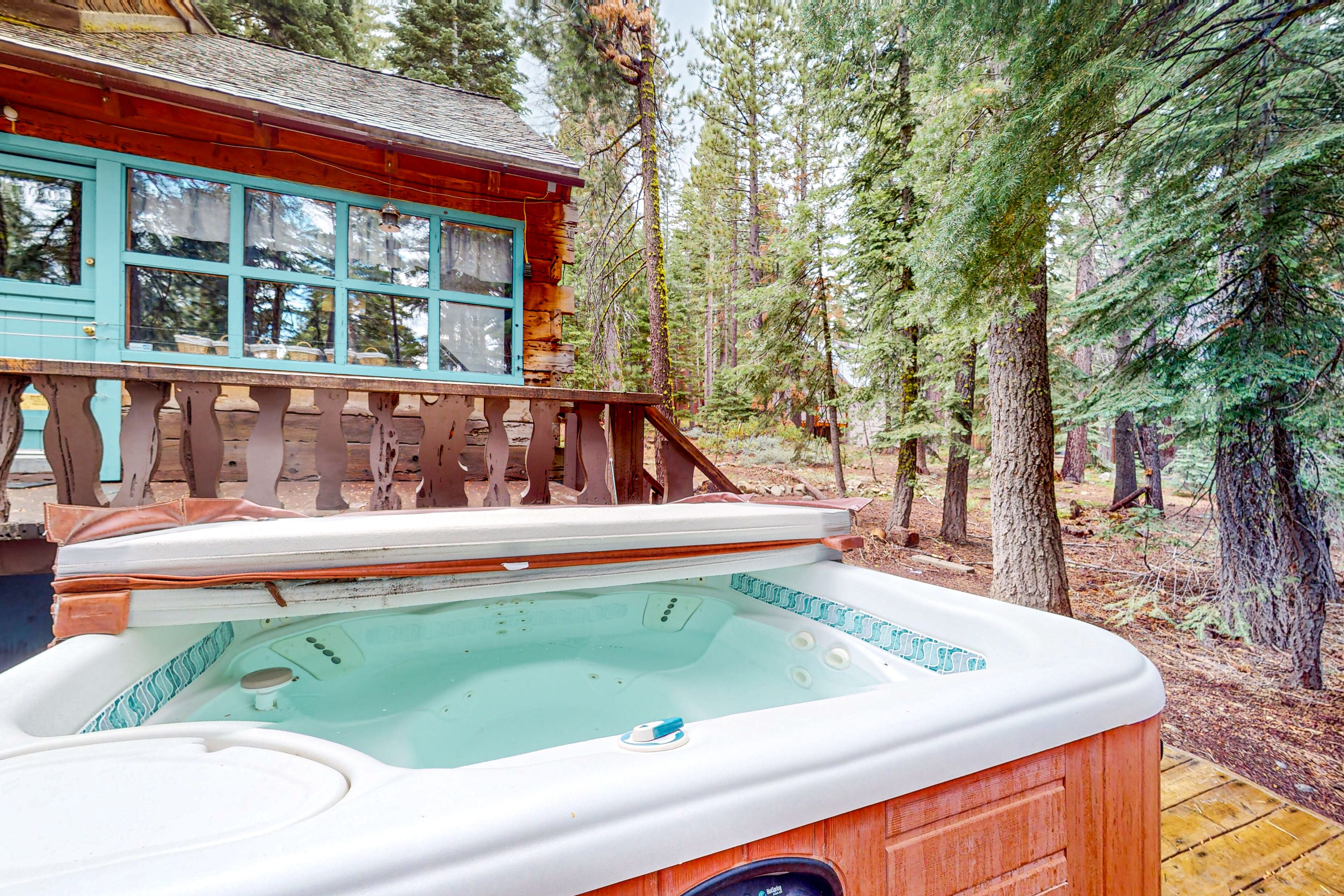 Tina de hidromasaje al aire libre