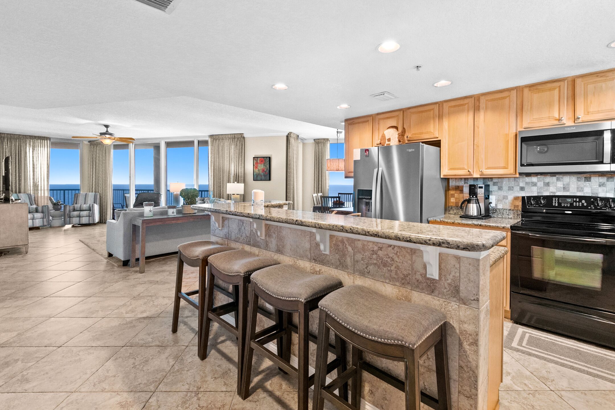 Køleskab, mikrobølgeovn, ovn, kogeplade