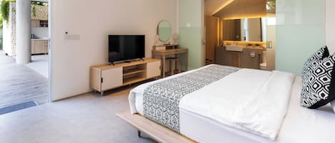 2 bedrooms, in-room safe, iron/ironing board, free WiFi