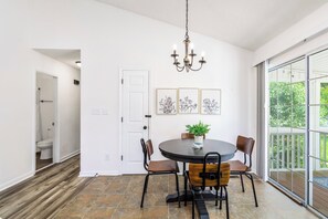 Dining - Quaint Cottage of Holly Springs (Holly Springs)